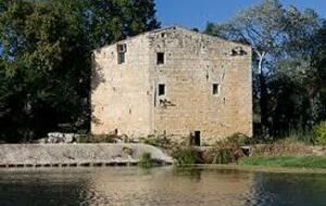 VILLETELLE : Moulin de Carrière et Chapelle Saint-Nazaire entre Villetelle et Aubais