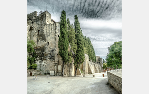 SOMMIÈRES : boucle des châteaux et capitelles